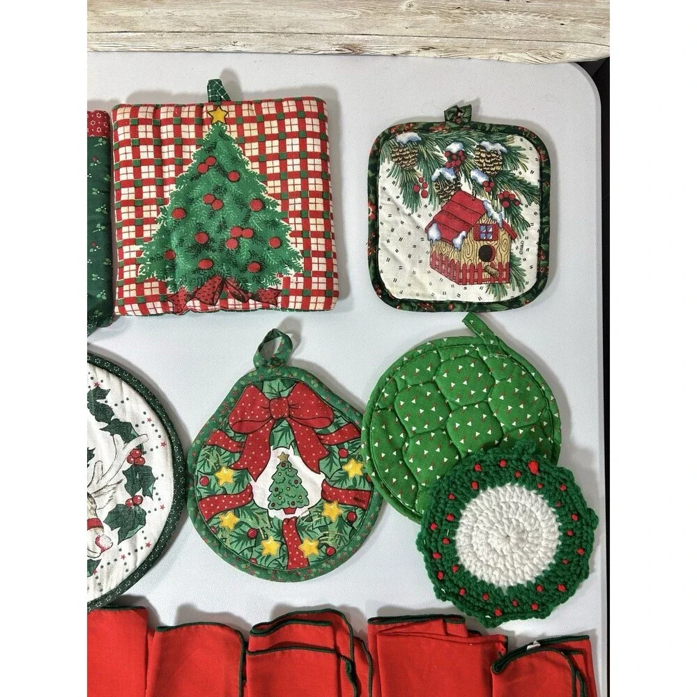 Vintage Lot of Vtg Christmas Cloth 9 Potholders 8 Napkins Table Kitchen Decor